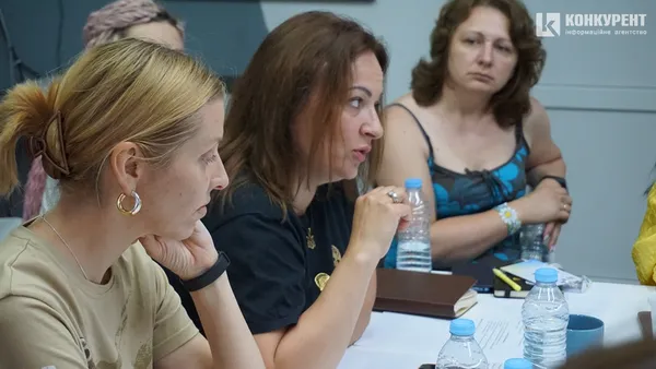 Ірина Попенко (ліворуч), волонтерка та волонтерка батальйону «СВОБОДА», актриса театру та кіно Вікторія Білан-Ращук (праворуч)