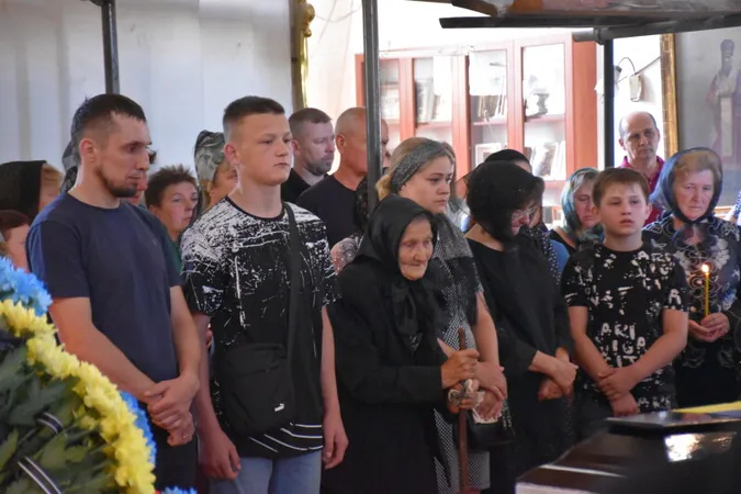 У Луцьку попрощалися із загиблим під Мар'їнкою Олексієм Ходирєвим (фото)