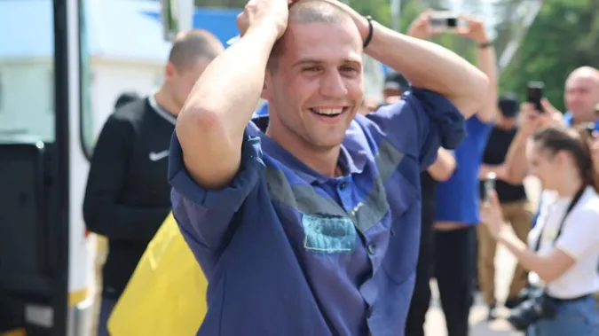 Обмін розпочався: в Україну повернули полонених віком до 25 років (фото)