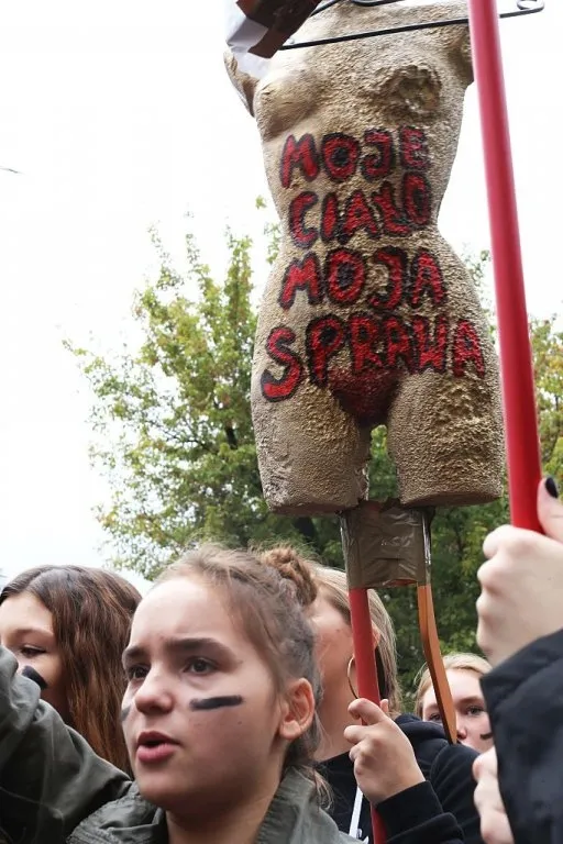 У Польщі тисячі людей протестують проти заборони абортів (фото)