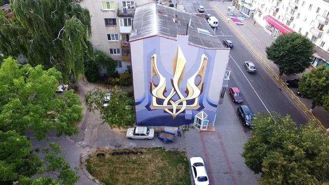 У Луцьку на Волі планують відновити мурал із тризубом (фото)