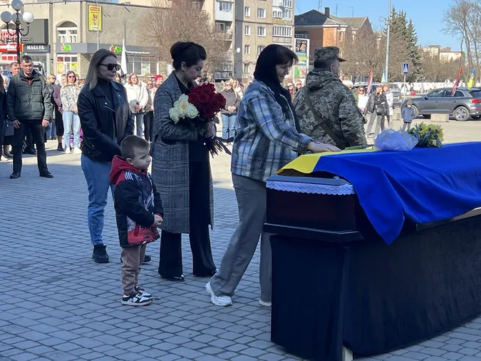 Пів року вважався зниклим: на Волині попрощалися з Героєм Анатолієм Нестеруком (фото)