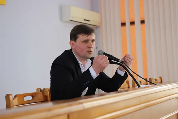 На сесію викликали поліцію: у Луцькій райраді ухвалили скандальне рішення (фото)