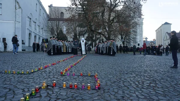 У Луцьку вшанували пам'ять жертв Голодомору (фото, відео)