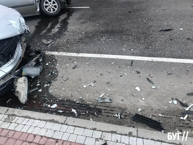 У Володимирі біля кладовища сталась аварія: Volkswagen в’їхав в Opel (фото)