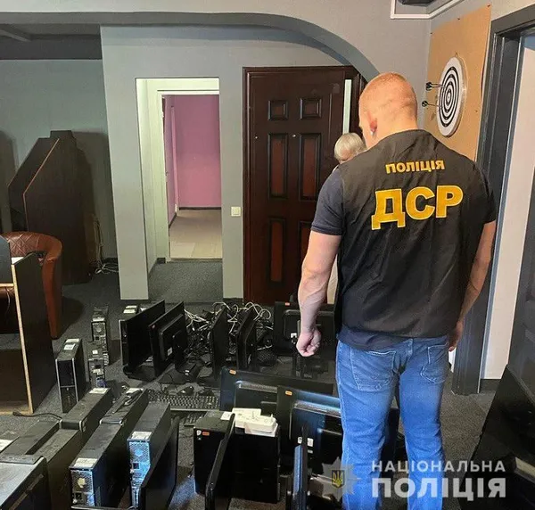 У Києві «накрили» мережу нелегальних онлайн-казино (фото)