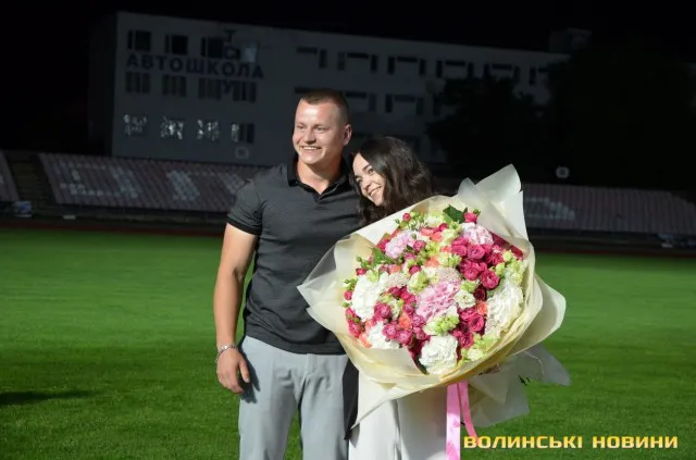 Сюрприз на «Авангарді»: лучанин освідчився коханій на стадіоні (фото, відео)