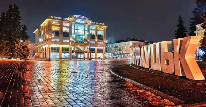 У Луцьку власників магазинів і установ просять на ніч вимкнути підсвітку фасадів і вивісок