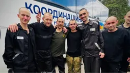 Звільнені українці повертаються додому: відбувся новий обмін військовополоненими (фото)