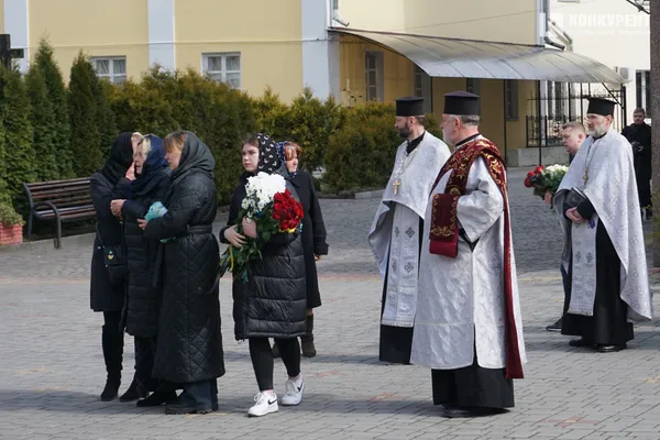 Луцьк на колінах: попрощалися з двома полеглими Героями (фото, відео)