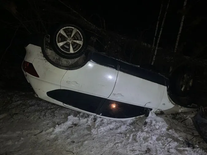 Водій був п'яним: на Волині авто не втрималося на колесах (фото)