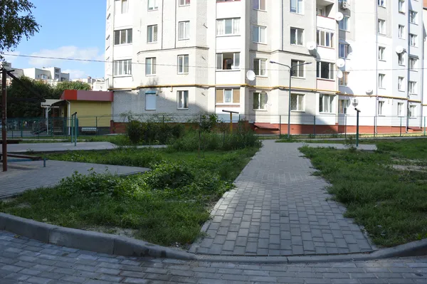 Скільки грошей «закатують» у двори Луцька?