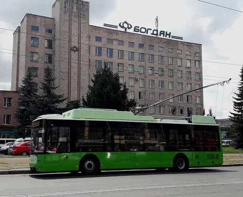 Луцькі тролейбуси поїхали у Харків (фото)