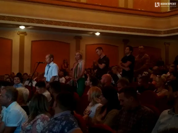 Що запитували лучани на громадських слуханнях по смороду (фото)