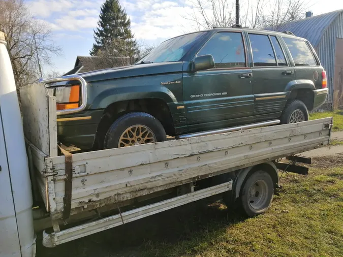 Затримали лісопорушників на Ківерцівщині: автомобіль та обладнання вилучили (фото)