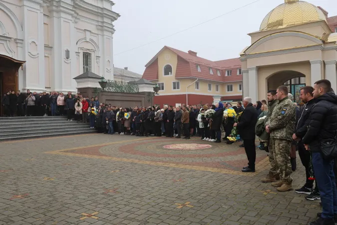 У Луцьку попрощалися одразу з трьома полеглими захисниками (фото)