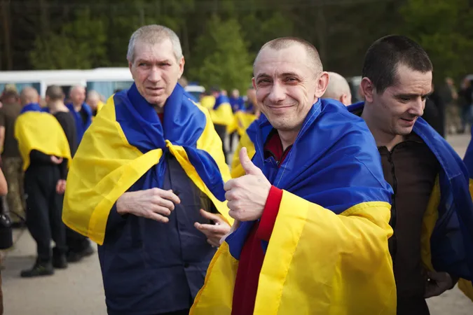 Перша частина великого обміну: до України повернули 390 полонених (фото)
