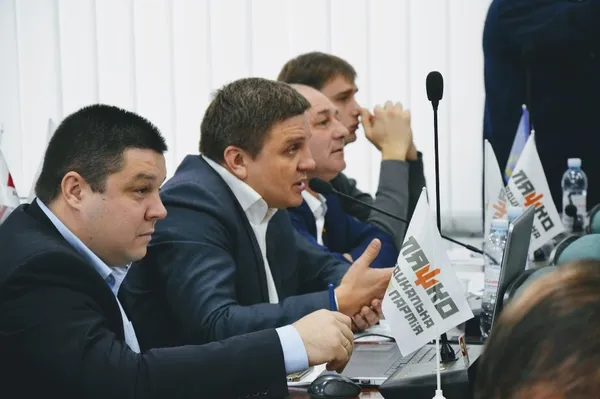 Радикали - проти кавового апарату в школі