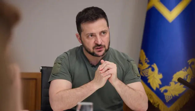 Президент підписав закон про виплату зарплат полонених їхнім сімʼям