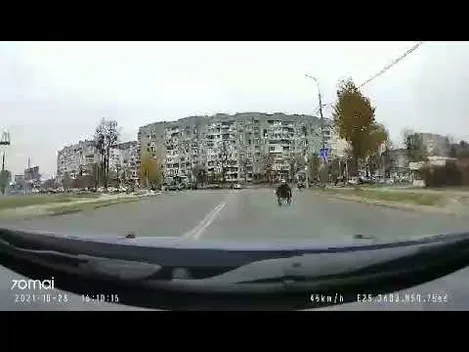 «Безсмертний» візочник у Луцьку лякає водіїв (відео)