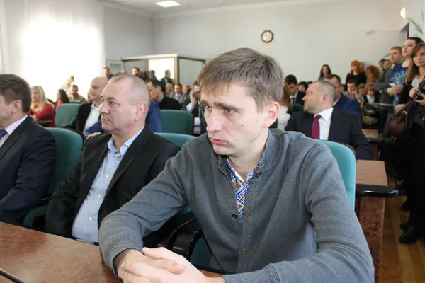 Свободівець Богдан Вавринюк не зміг довго «варитися у депутатському казані» та невдовзі склав повноваження... Насправді, це єдине чим запам'ятався як депутат