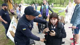 Луцькі рятувальники вчили дітей розрізняти міни (фото)
