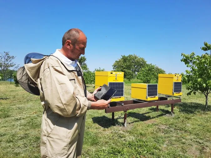 В Україні відкрили першу у світі ІТ-пасіку (фото)