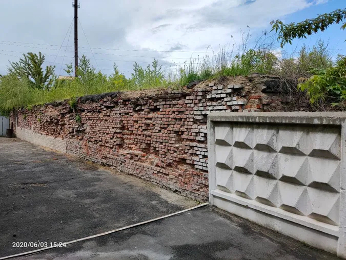 Поліція орендує у Луцькради закинуті гаражі (фото)