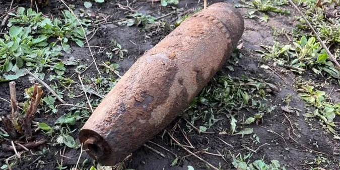 Під Луцьком чоловік знайшов снаряд в себе на городі