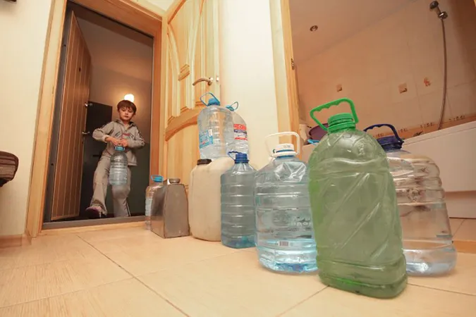 Волинян закликали набрати запаси води та утеплити труби