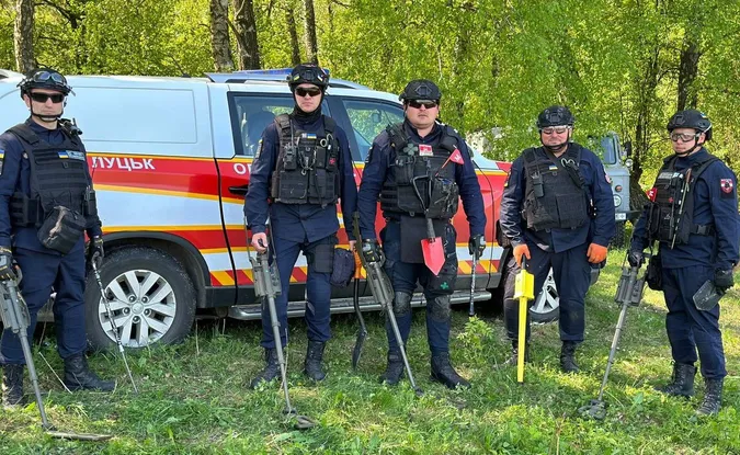 Сапери з Луцька розміновують Донеччину та Чернігівщину (фото)