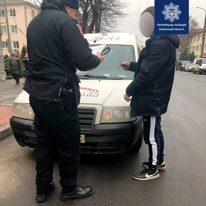 Понад 1000 гривень заплатить водій з Луцька за авто без автокрісла та порушення ПДР (ФОТО)