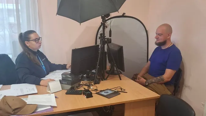 Понад 4 роки в російському полоні: на Волині оформлювали документи звільненому захиснику
