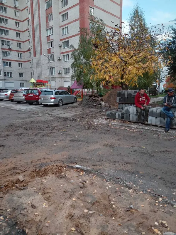 У Луцьку мешканці сусідніх ОСББ не можуть поділити двір (фото)