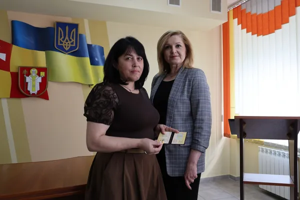 Президент присвоїв звання «Мати-героїня» дев'ятьом лучанкам (фото)