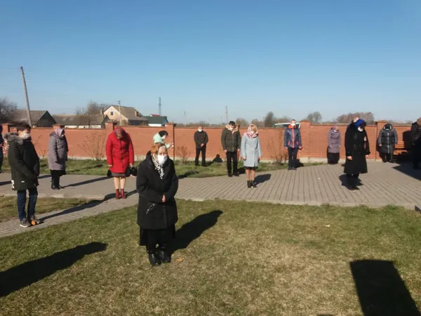 Дотримуйся дистанції: як у волинському храмі проводять службу (фото, відео)