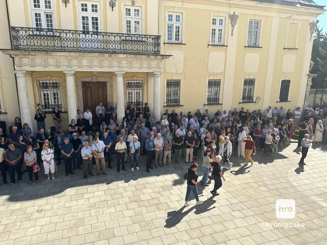 У Львові попрощалися із вбитим політиком Андрієм Парубієм: хто прийшов на поховання (фото)