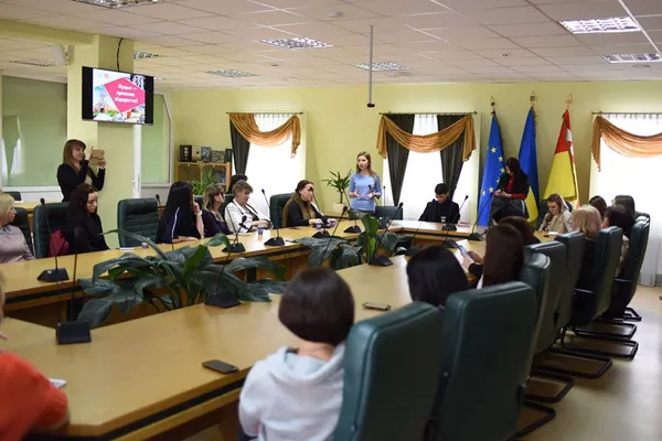 У Луцьку жінок закликали до політичної активності (фото)