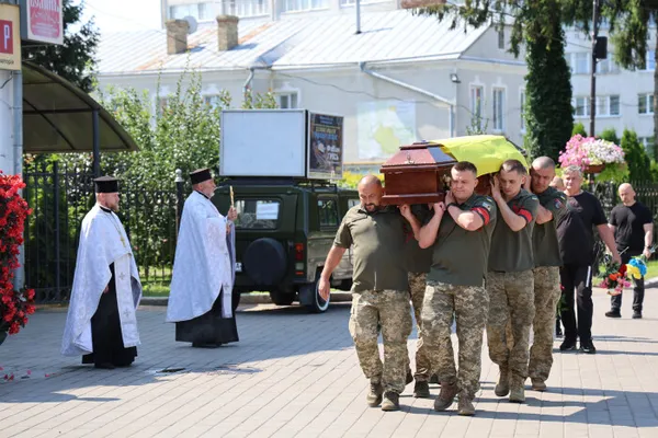 🕯 Лучани попрощалися з 39-річним стрільцем-снайпером Олександром Лебедевичем