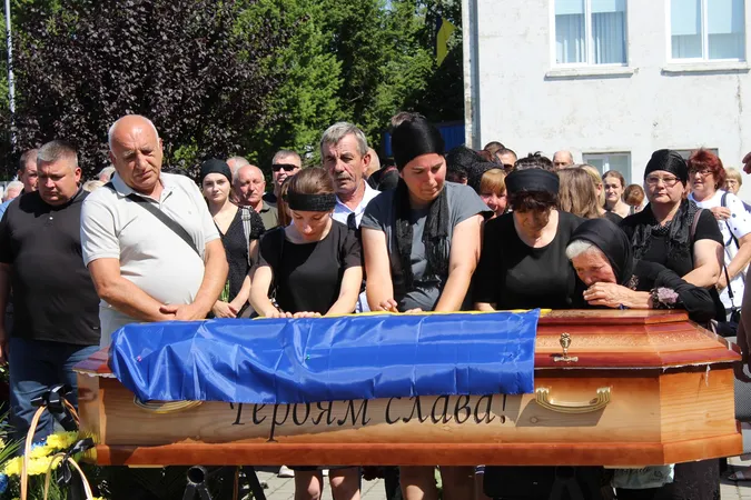 У Рожищі попрощалися із Миколою Катеринюком, який понад рік був безвісти зниклим (фото)