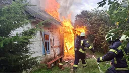 Зайнялась кухня: на Волині спалахнув житловий будинок (фото)