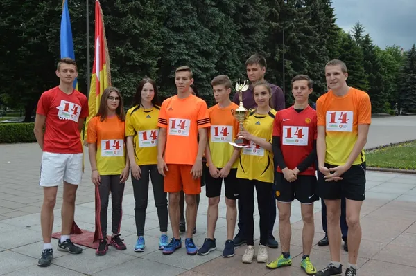 У центрі Луцька понад 400 бігунів змагалися за перемогу (фото)