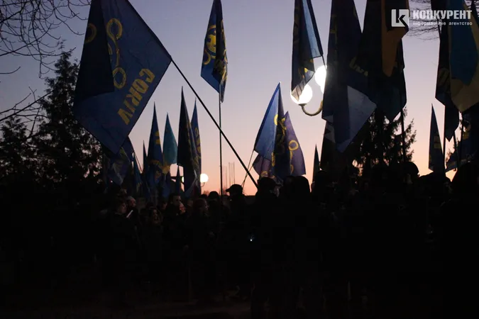 Смолоскипи та прапори: Луцьком гучно пройшовся марш націоналістів (фото, відео)