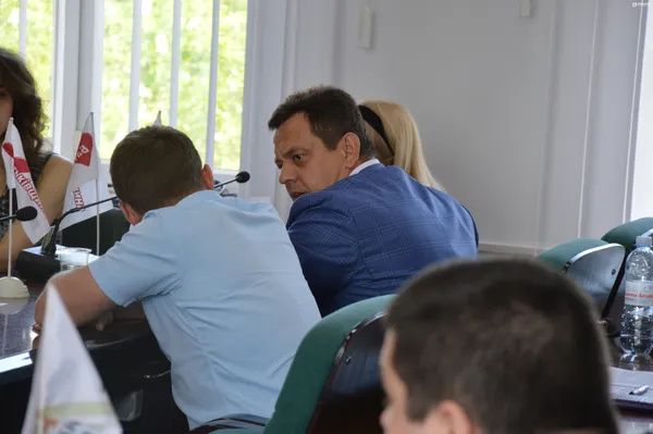 Депутати «Батьківщини» про щось розмовляють