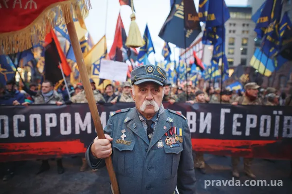 «Бандера – наш герой. Покрова – наше свято»:  у Києві пройшов марш націоналістів (фото, відео)