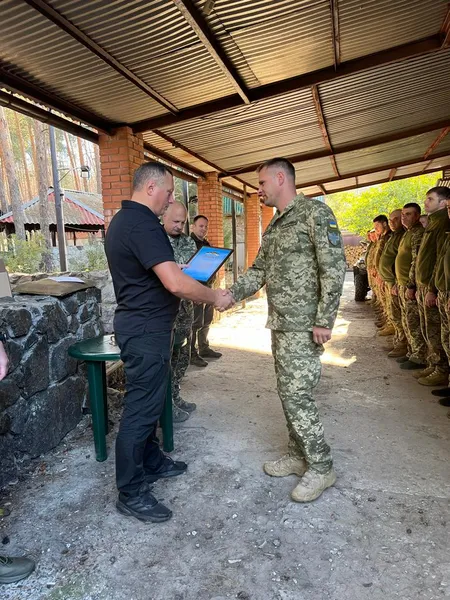 Коптери, ноутбуки та зарядні станції: волинським тероборонівцям завезли допомогу на схід (фото)