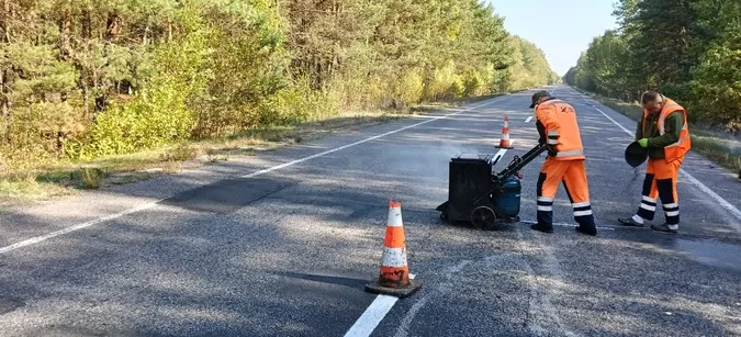 На Волині ремонтують трасу М-07 Київ – Ковель – Ягодин: латають ями та оновлюють розмітку (фото)