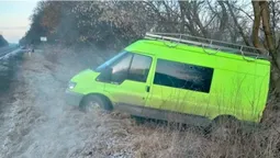 У Луцькому районі мікроавтобус злетів у кювет (фото)