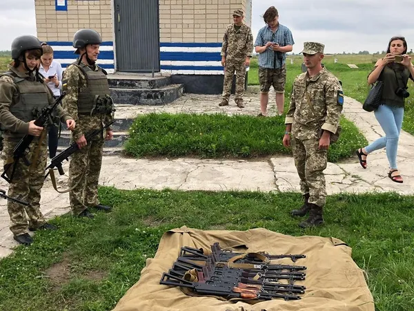 Губернатор Волині стріляє з «калаша» (фото, відео)