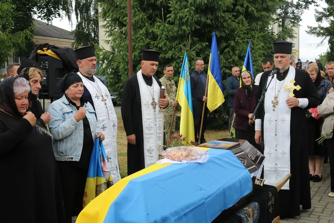 У громаді на Волині в останню путь провели Героя Юрія Лозу (фото)